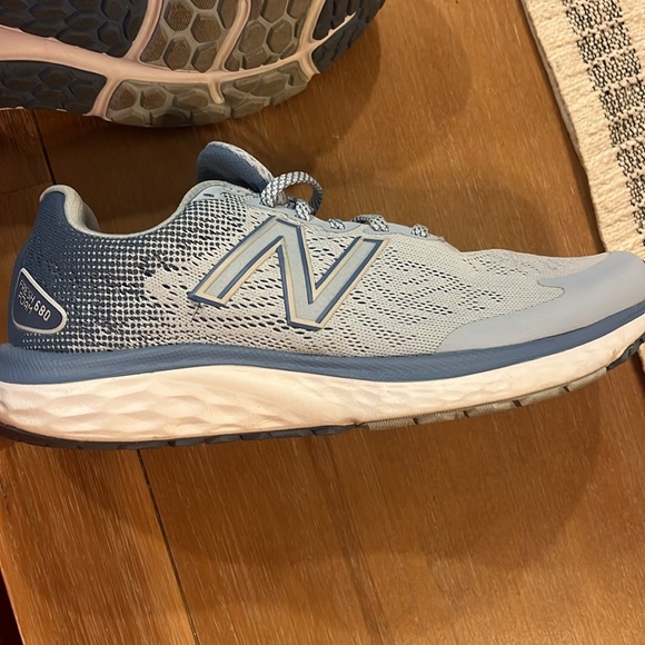 New Balance Fresh Foam 680. Size 8.5 wide - Picture 7 of 7